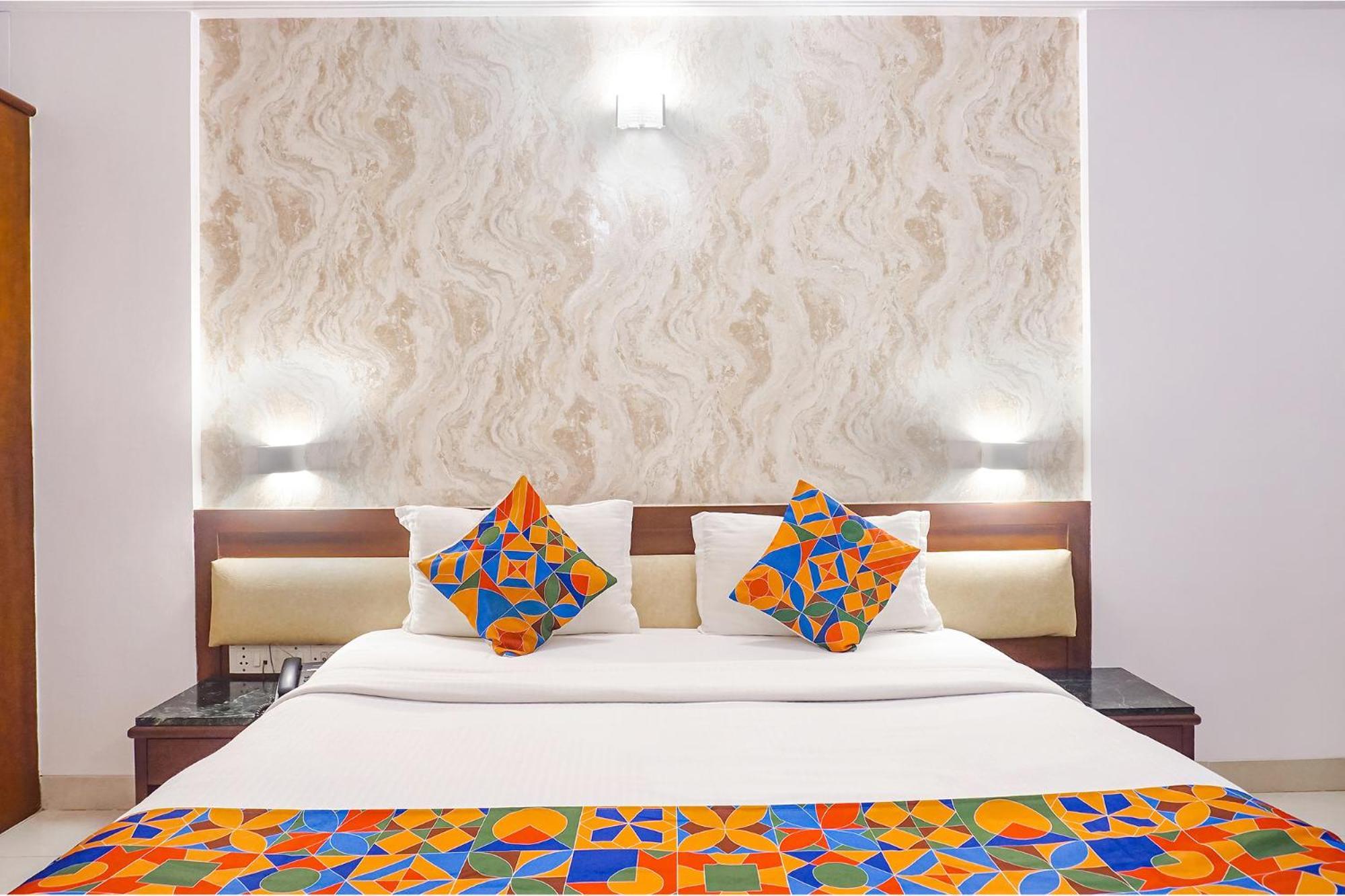 Hotel Fabhotel Prime Golden Emerald - Nr St Mary's Church Cni